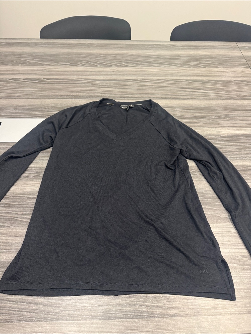 Banana Republic Black V-Neck Long Sleeve Sweater Top